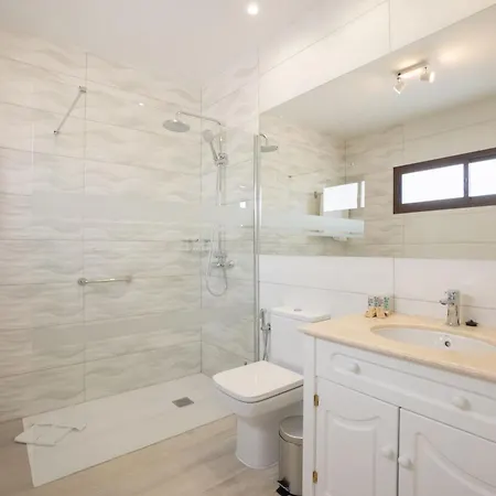 Villa Sea Breeze Jarea By Escape